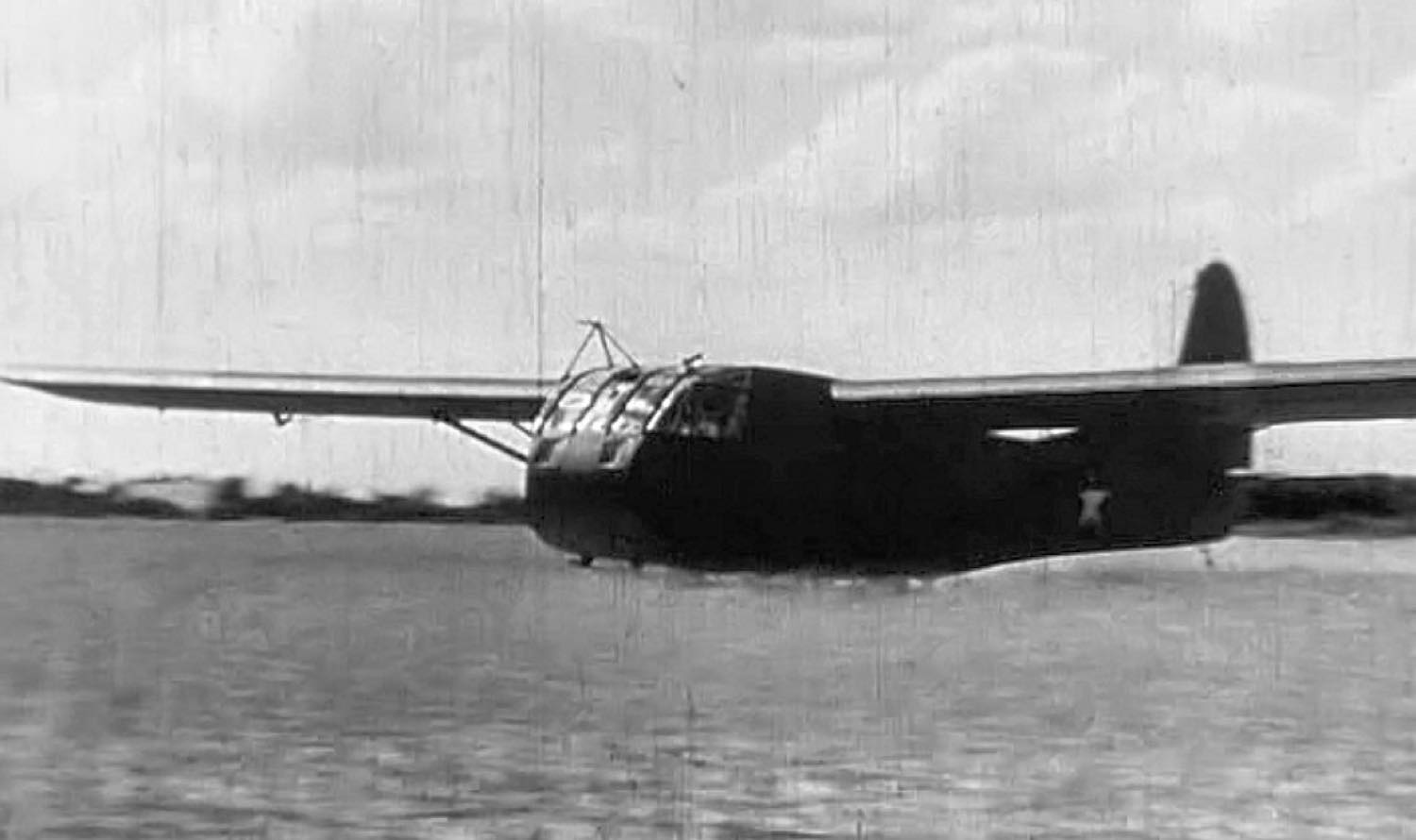 A CG-4 glider landing